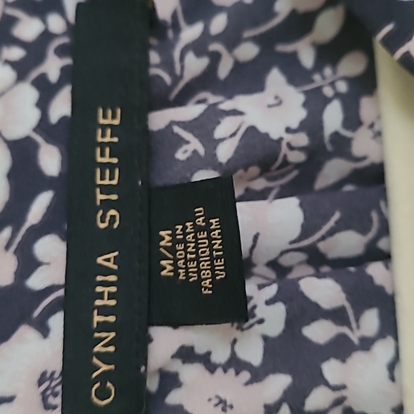 Floral Top - Picture 3 of 3